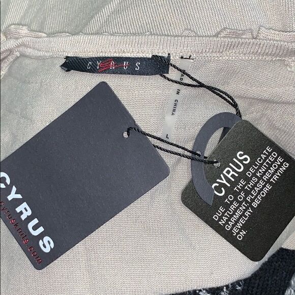 NWT Cyrus midriff cardigan with front detail - Picture 2 of 8